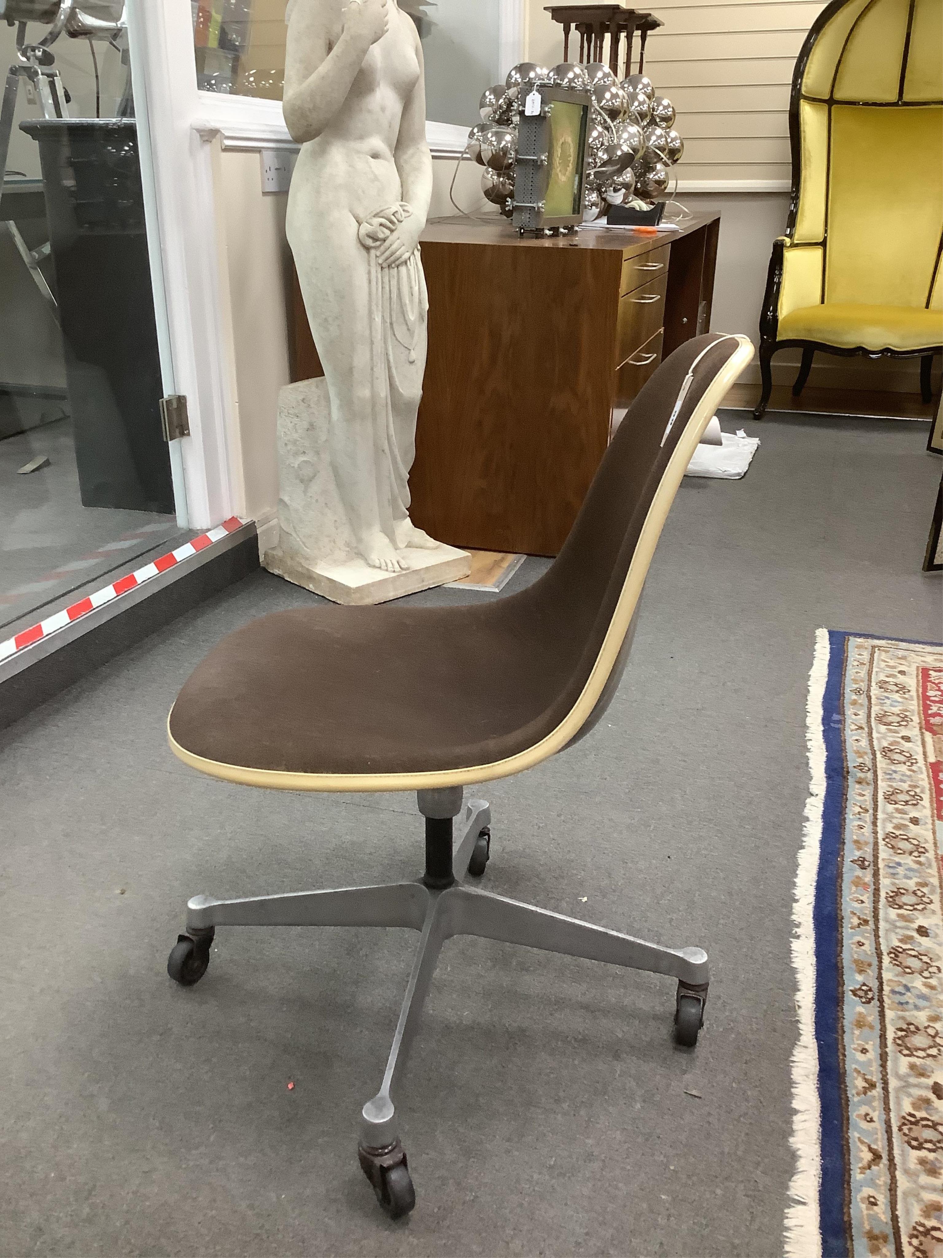 A Herman Miller swivel chair, width 47cm, height 75cm. Condition - fair